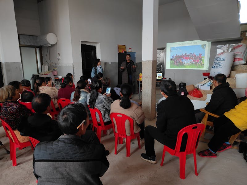 Yasser presenting to the community